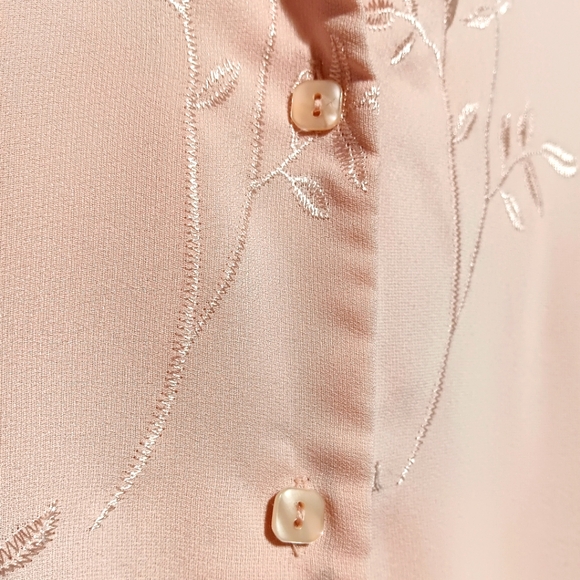 Studio C Plus EUC Women's Dressy Blouse, Size 22/24, Soft Pink Embossed Detail - Picture 6 of 8